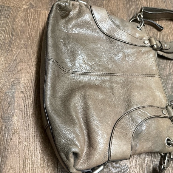 Fossil mint near new condition large Gray Leather Shoulder Bag/crossbody KEY - Picture 3 of 16